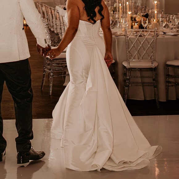 Wedding gown fit and flare size 10 - Picture 4 of 4